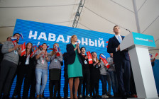 Выдвижение Алексея Навального (справа) кандидатом в президенты России. 24 декабря 2017 года