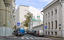 Вид на ​Староваганьковский ​переулок в Москве
