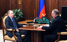 Президент России Владимир Путин и глава «Транснефти» Николай Токарев во время встречи в Кремле


