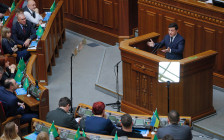Владимир Зеленский во время внеочередного заседания Верховной рады
