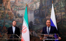 Сергей Лавров (справа) и глава МИД Ирана Хосейн Амир Абдоллахиян