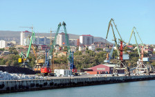 Вид на порт Махачкалы


