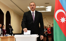 Президент Азербайджана Ильхам Алиев во время референдума, 26 сентября 2016 года


