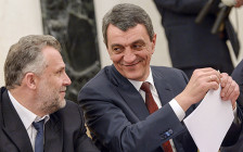 Экс-спикер Алексей Чалый (слева), и губернатор Севастополя Сергей Меняйло. 18 марта 2015 года



