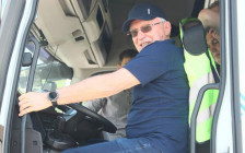 Сергей Когогин в кабине беспилотного магистрального тягача «КАМАЗ»