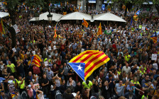 Протестующие против ареста каталонских чиновников в Барселоне. 20 сентября 2017 года


