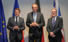 Эмманюэль Макрон, Фридрих Мерц и Кир Стармер (слева направо) 