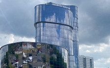 Вид на здание «ЧВК Вагнер Центр» в Санкт-Петербурге
