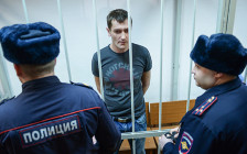 Олег Навальный во время оглашения приговора в Замоскворецком суде города Москвы, 30 декабря 2014 года


