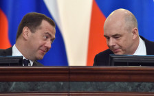 Дмитрий Медведев (слева) и Антон Силуанов