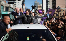 Хавьер и Карина Милей в Ломас-де-Самора на окраине Буэнос-Айреса, Аргентина, 27 августа 2025 г.