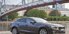 Mazda3 седан оказалась на 4 килограмма легче хэтчбека . Фотослайдер 0