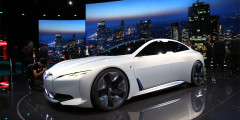 BMW Vision Dynamics

Компания BMW привезла на Франкфуртский автосалон концепт-кар под названием Vision Dynamics. Новинка является предвестником серийной модели, которая займет в эко-линейке &laquo;i&raquo; место между электрокаром i3 и спортивным гибридом i8.
