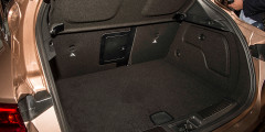 Новый Infiniti Q30 получил самый большой багажник в сегменте. Фотослайдер 1