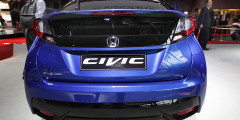 Honda Civic научили самостоятельно тормозить перед препятствиями. Фотослайдер 0