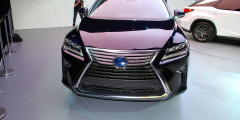 Каким ты был: Lexus представил новый RX. Фотослайдер 0