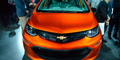 Chevrolet показал бюджетный электрокар Bolt. Фотослайдер 0