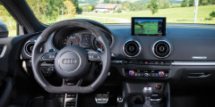 Хэтчбеку Audi RS3 добавили мощности. Фотослайдер 0