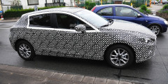 Новую Mazda3  рассекретили в рекламной брошюре. Фотослайдер 0