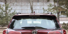 Приподнятое настроение. Toyota RAV4 против Nissan X-Trail. Фотослайдер 1