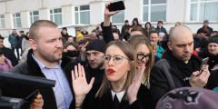 В Волоколамск приехала Ксения Собчак, один из кандидатов на прошедших президентских выборах. Она встретилась с родственниками детей.
