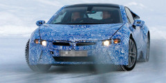 BMW i8 дает уроки скольжения. ФОТО. Фотослайдер 0