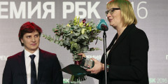 Генеральный директор РБК Николай Молибог и Ольга Наумова, гендиректор сети «Пятерочка» (X5 Retail Group)  — победитель в номинации «Менеджер года​»
