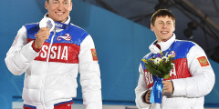 Две медали будут возвращены лыжнику Александру Легкову (на фото слева), который в Сочи стал первым в гонке на 50 км, а также завоевал серебро в составе эстафетной команды.

Кроме этого CAS оправдал еще двоих участников эстафетной гонки — Александра Бессмертных (на фото справа) и Максима Вылегжанина.
