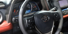 Российские дилеры начали принимать заказы на новый Toyota RAV4. Фотослайдер 0