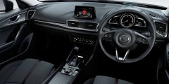 Mazda представила обновленную «тройку» . Фотослайдер 0