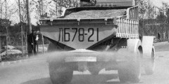 Пескоразбрасыватель МПР-10 - одна из ранних послевоенных конструкций подобного типа. Построен Управлением предприятий коммунального обслуживания Ленгорисполкома (УПКОЛ). Машина базировалась на шасси грузовика ЗиС-5 и оснащалась специальным металлическим кузовом, подвешенным на пластинчатых пружинах