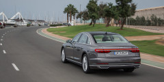 Видео: первый тест новой Audi A8 - Динамика