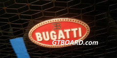 Суперкар Bugatti Chiron заметили на краш-тесте. Фотослайдер 0