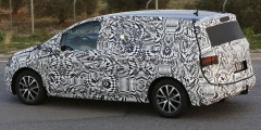 Новое поколение Volkswagen Touran заметили на тестах. Фотослайдер 0