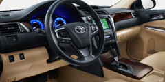 Toyota назвала цену на обновленную Camry. Фотослайдер 0