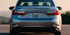 Lexus назвал цены на обновленный ES. Фотослайдер 0