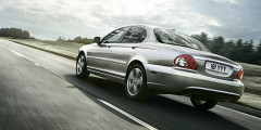 Jaguar X-type остался год до перерождения. Фотослайдер 1