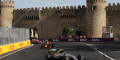 Ковры, концерты, кочки: как прошла первая гонка Формулы-1 в Баку. Фотослайдер 1