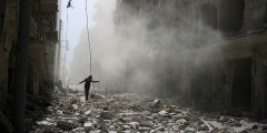 Алеппо — один из крупнейших городов Сирии — находится на севере одноименной провинции. До начала войны в городе проживали 2,4 млн человек.

Буферные зоны под контролем оппозиции в Алеппо были созданы в середине июля 2012 года. В конце того же месяца в Алеппо начались бои правительственных войск с отрядами оппозиции. На конец 2012 года силы оппозиции контролировали большую часть города и провинции Алеппо.
 
