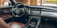 Парник Jaguar XF Интерьер