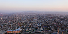 Ош — второй по численности город Киргизии. В городе и его пригородах проживают немногим более 270 тыс. человек.