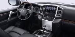 В России начались продажи обновленного Toyota Land Cruiser 200. Фотослайдер 0