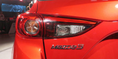 Mazda показала тизер новой «тройки» в кузове седан . Фотослайдер 0