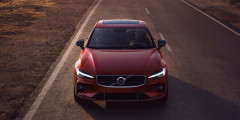 Новый Volvo S60: 415-сильный гибрид и полуавтоматическое управление