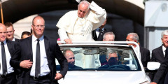 Новым автомобилем Папы Римского стал кабриолет Hyundai Santa Fe. Фотослайдер 0