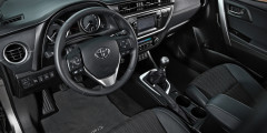 Комод для стиляги. Тест-драйв Toyota Auris. Фотослайдер 6