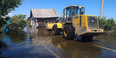 Паводок в Иркутской области начался в конце июня после затянувшихся дождей, которые привели к подъему уровня воды в реках Бирюса, Уда, Ут, Ия, Икейка и Кирей
