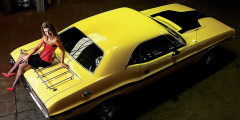 Американские авто как фон для красивых женщин. Фото. Фотослайдер 0