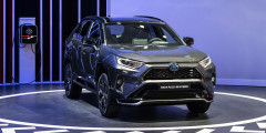 5 ярких новинок Toyota и Lexus - Toyota RAV4 Plug-in
