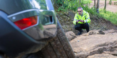 Land Rover представил внедорожник, которым можно управлять через смартфон. Фотослайдер 0